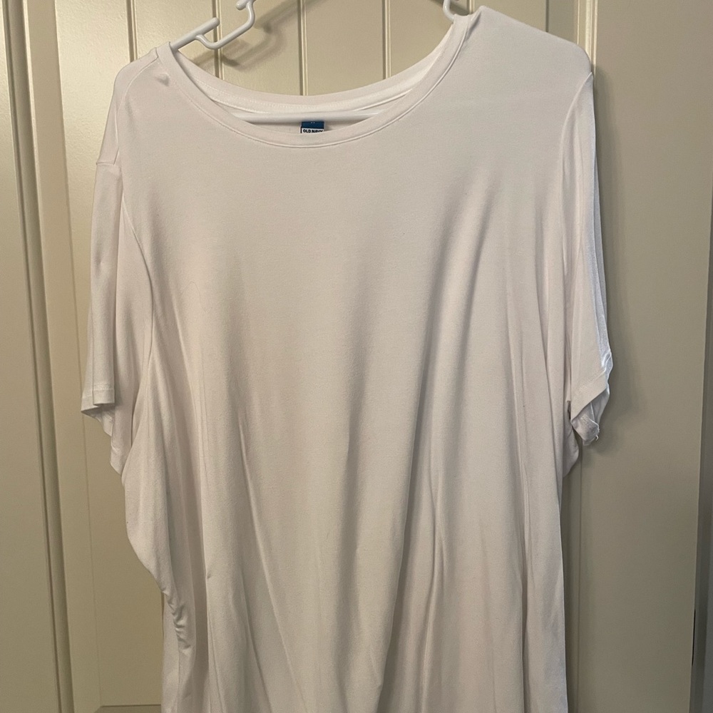 Old Navy white tee